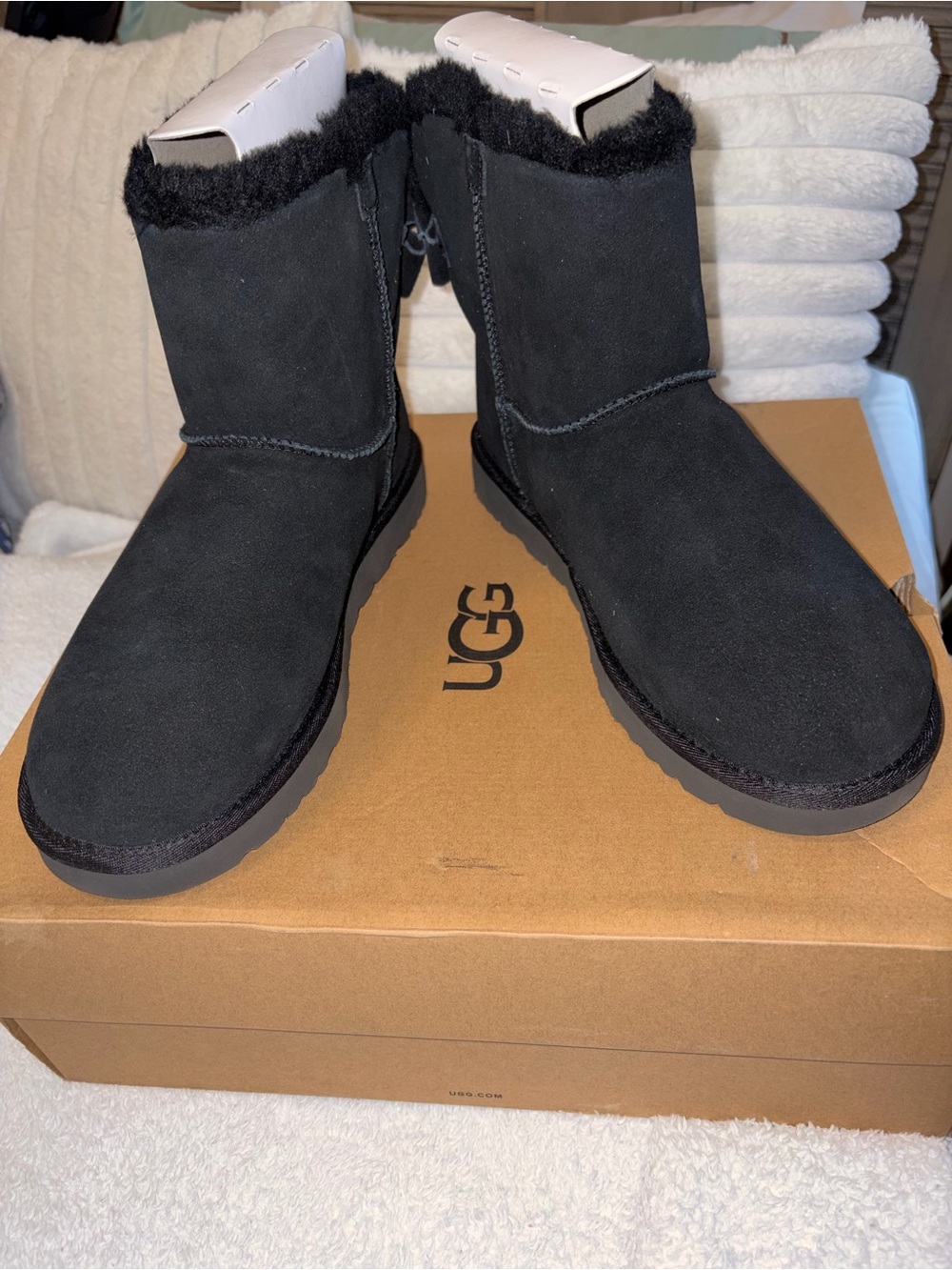 UGG BLACK MINI BAILEY BOW SUEDE/ SHEEPSKIN BOOTS, WOMEN US 11